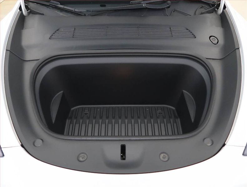 Tesla Model Y (2022) Long Range AWD 79kWh, SoH 91% - fotka 15 z 33