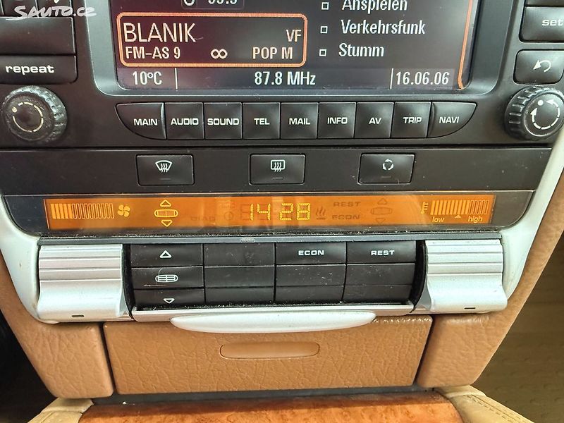 Porsche Cayenne 3.2 V6, 4X4, Automat - fotka 16 z 37