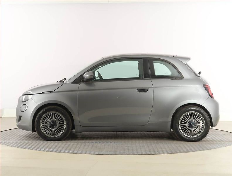 Fiat 500e (2022) 42 kWh, SoH 100%, Automat - fotka 3 z 25