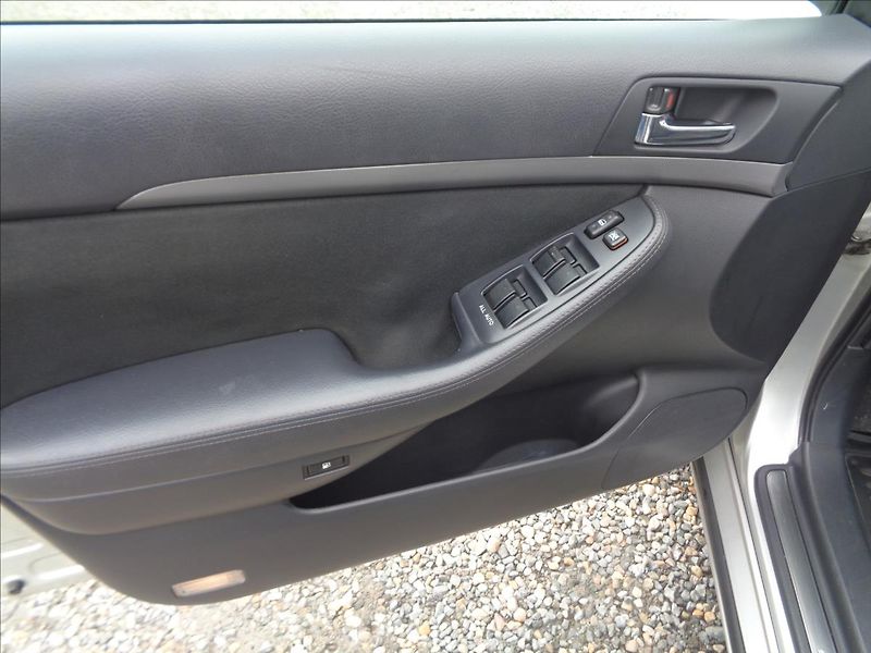 Toyota Avensis 2,0 - fotka 9 z 18