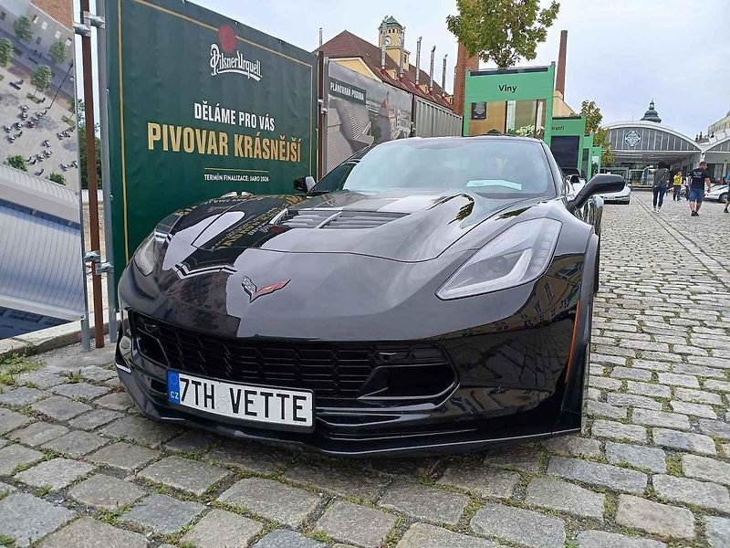 V Plzeňském Prazdroji si dali sraz příznivci amerických sportovních vozů Corvette.