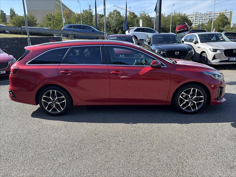 Kia Ceed 1,5 TGDi GT Line 1.ČR TAŽNÉ - fotka 6 z 47