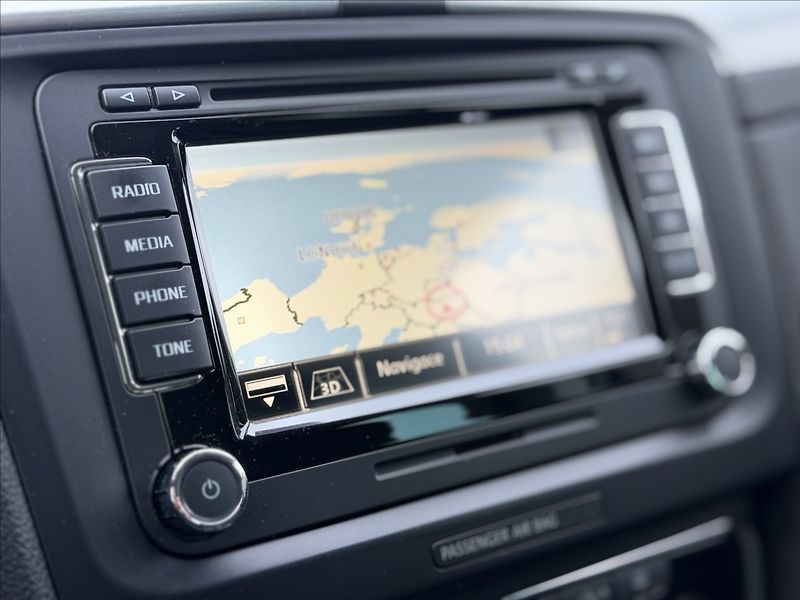 Škoda Superb 2,0 TDI PO ROZVODECH, NOVÁ STK - fotka 15 z 28
