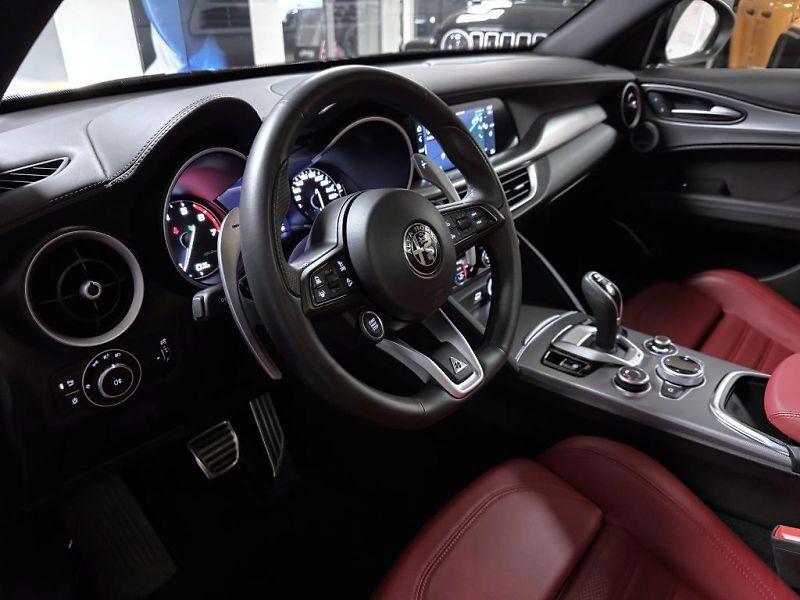 Alfa Romeo Stelvio (2023) 2.0T 280k AT8 ZF Q4 4x4 Veloce - fotka 17 z 22