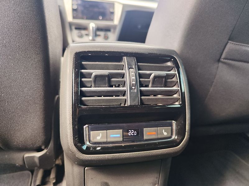 Volkswagen Passat 2.0 TDI/110kW Comfortline DSG - fotka 13 z 32