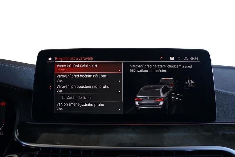 BMW Řada 5 530d xDrive Touring - fotka 16 z 30