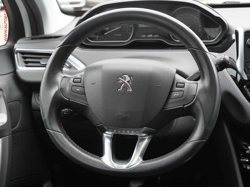 Peugeot 2008 (2018) 1.2PT, AC, park.asist - fotka 14 z 21