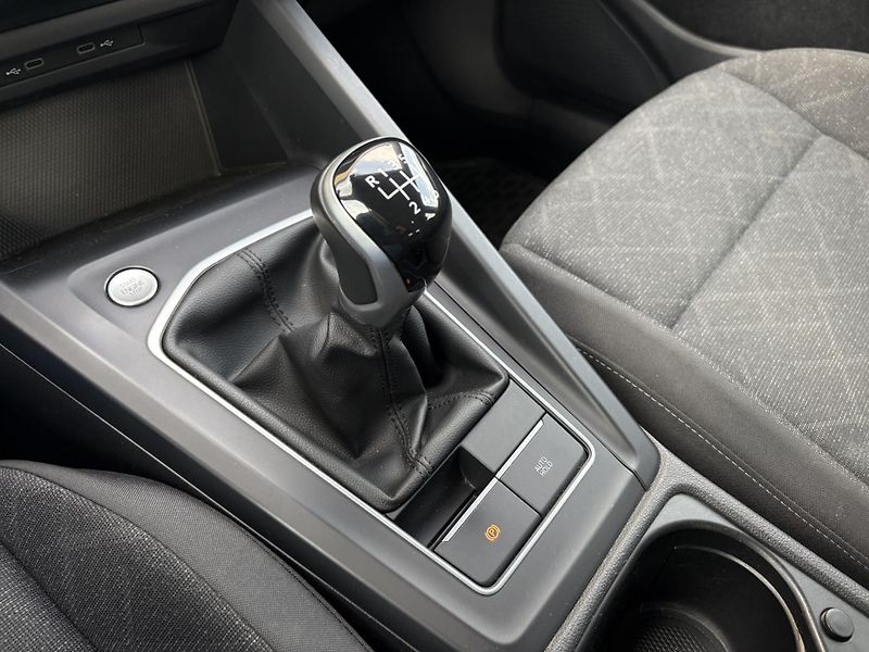 Volkswagen Golf 2.0 TDI 110kW Life - fotka 20 z 20