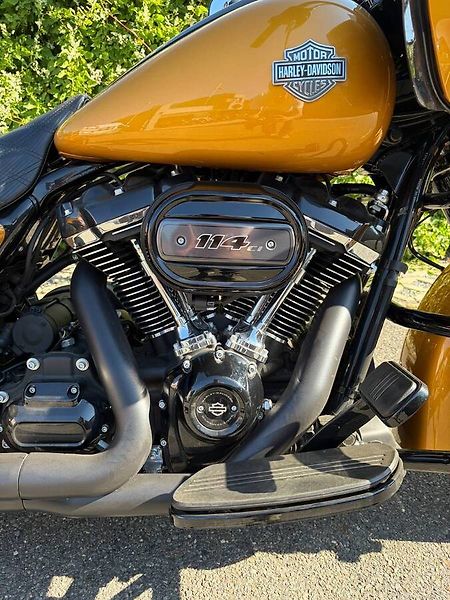 Harley-Davidson FLTRXS Road Glide Special (2023) REZERVACE - fotka 13 z 16