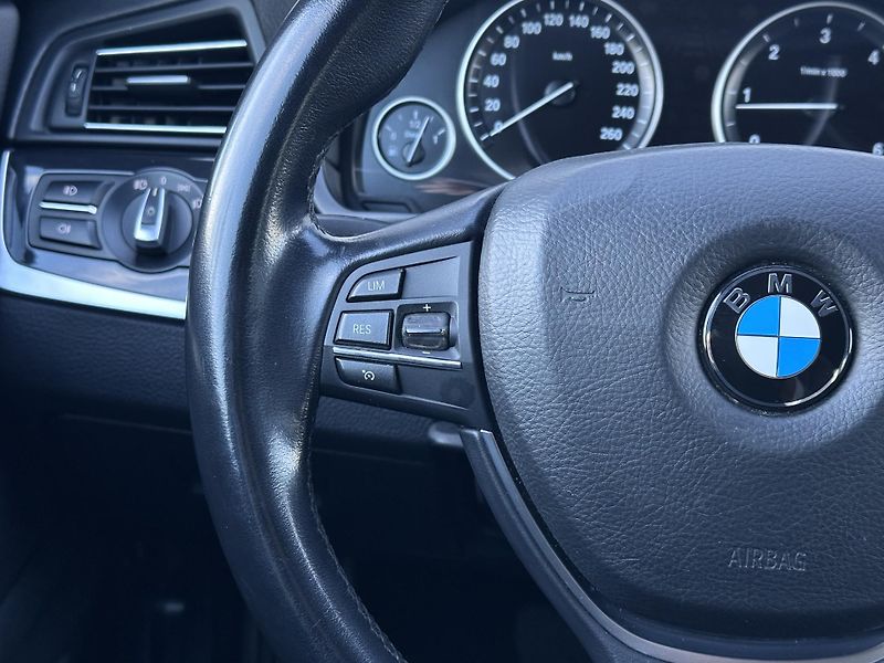 BMW Řada 5 520d Touring A/T - fotka 11 z 19