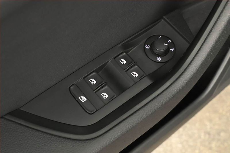 Škoda Superb (2016) Comfort 2.0 TDI, Automat, Navi - fotka 18 z 19