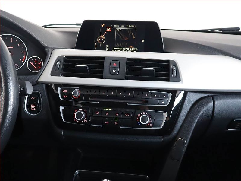 BMW Řada 3 (2017) 320 d xDrive, 4X4, Automat - fotka 12 z 20