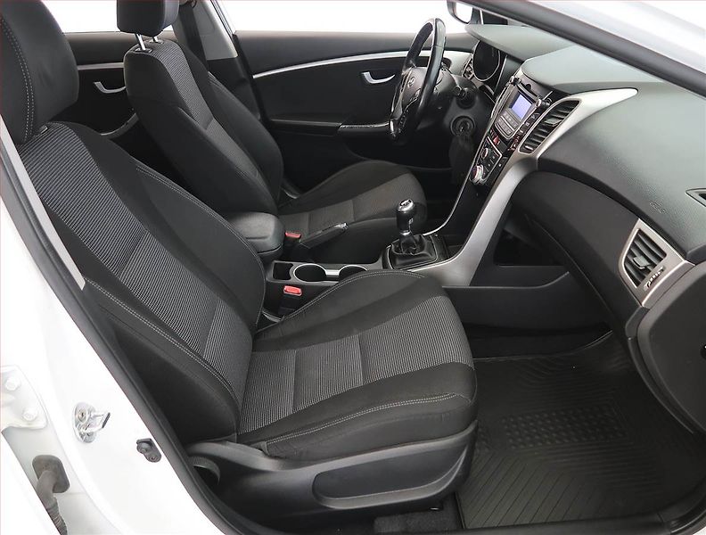 Hyundai i30 (2016) 1.6 CRDi, Tempomat - fotka 9 z 16