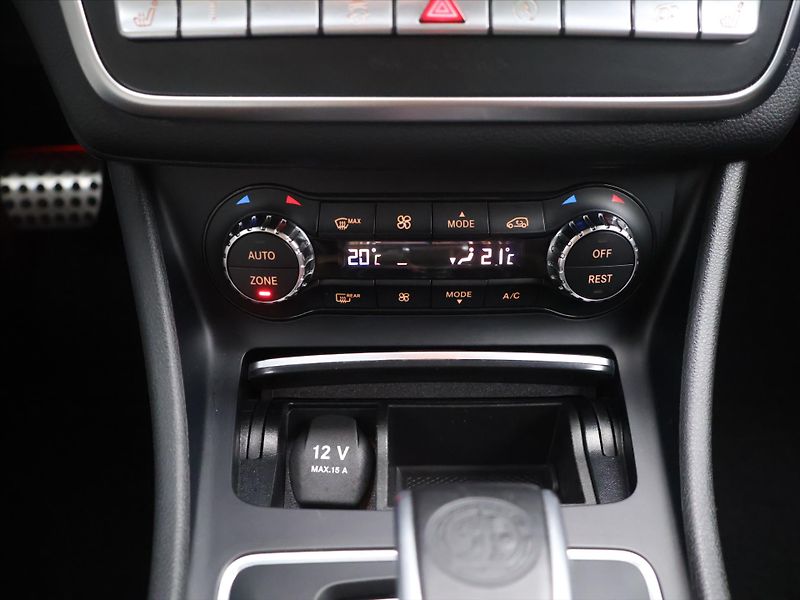 Mercedes-Benz CLA 2,0 45 AMG 280kW 4MATIC LED - fotka 19 z 29