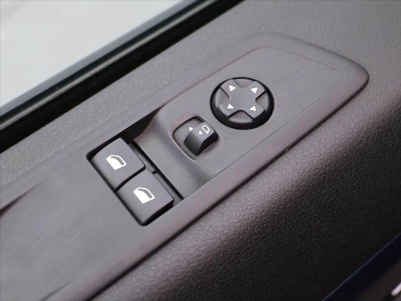 Peugeot Traveller 2,0 BlueHDi 110kW Aut.klima CZ - fotka 17 z 35