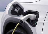 V obou vozech s plug-in hybridech lze nabíjet i rychle