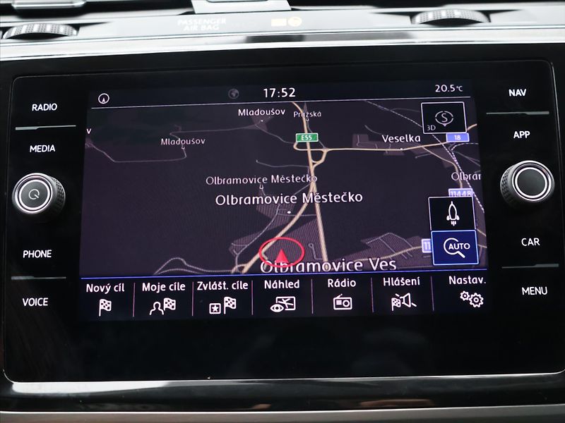 Volkswagen Touran 1,5 TSI EVO 110kW HighLline - fotka 23 z 34