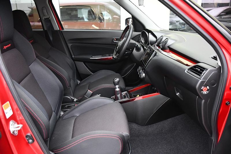 Suzuki Swift SPORT 1.4i BoosterJet 2xALU  - fotka 19 z 37