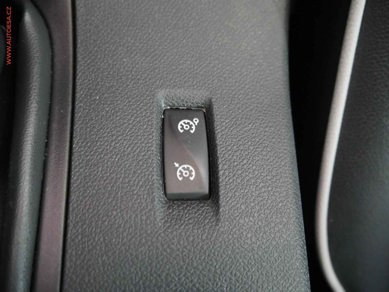 Renault Fluence (2013) 1.6 16V, 2.maj,ČR, AC, temp - fotka 18 z 20