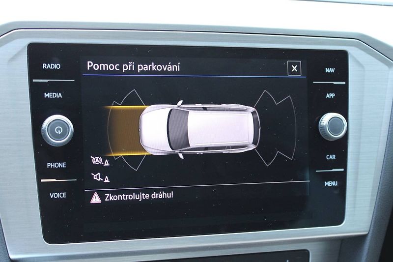 Volkswagen Passat (2022) 2.0 TDI 110kW manuál tažné - fotka 25 z 35