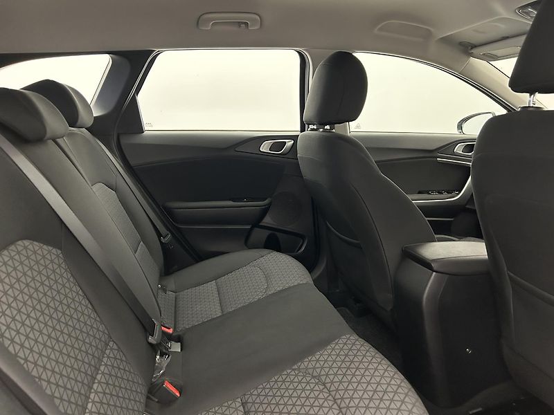 Kia Ceed 1.5 T-GDI Fresh - fotka 17 z 22