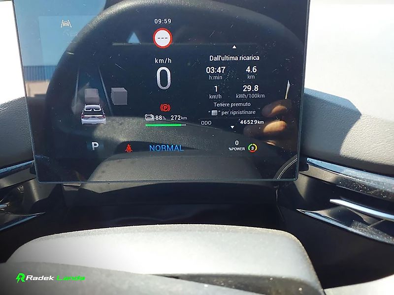 MG MG4 (2023) Standard 51 kWh | LED - fotka 3 z 8