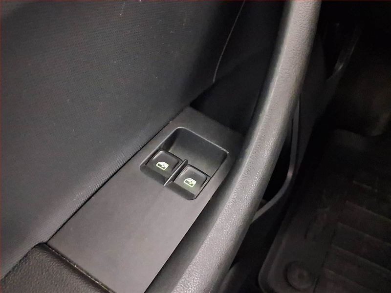 Škoda Rapid (2016) Spaceback 1.2 TSI, Serv.kniha - fotka 17 z 18