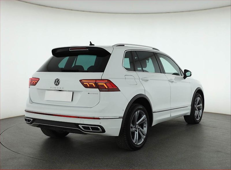 Volkswagen Tiguan (2022) R-Line 1.4 TSI eHybrid - fotka 5 z 20