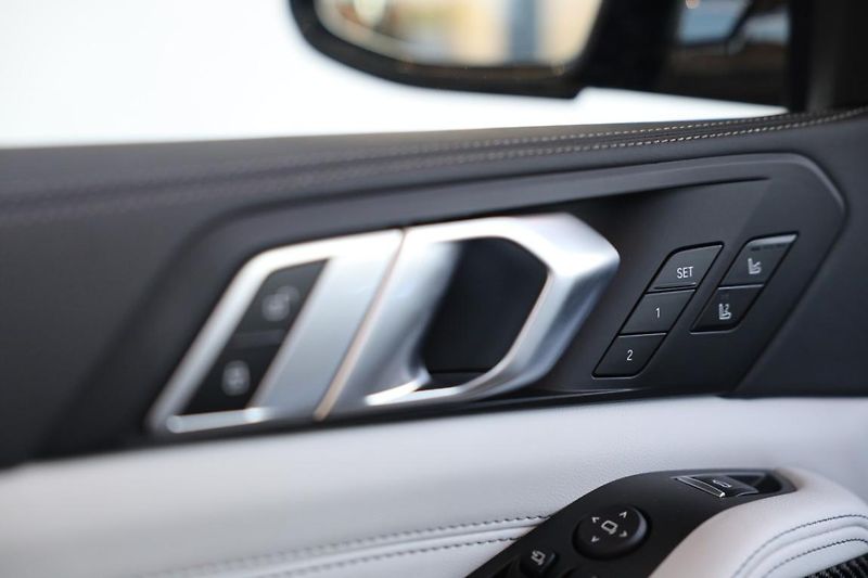 BMW X5 xDrive30d - fotka 15 z 18