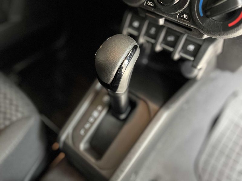 Suzuki Jimny ALLGRIP 1.5VVT AUTOMAT 4-MÍSTA - fotka 12 z 17