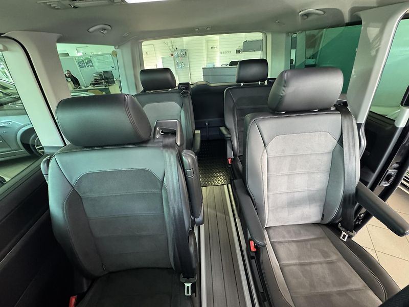 Volkswagen Multivan 2,0TDI DSG 4Motion Highline - fotka 18 z 37