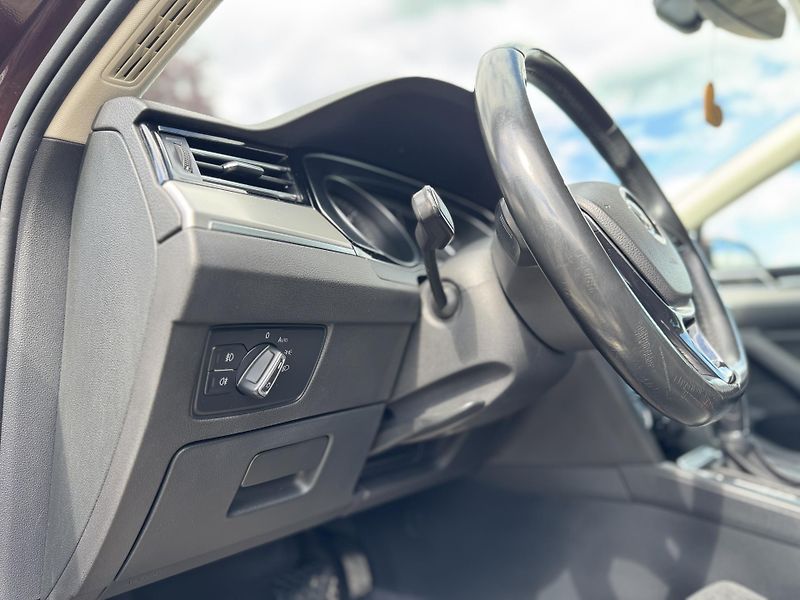 Volkswagen Passat 2.0TDi R-Line 110kWDSG - fotka 17 z 27