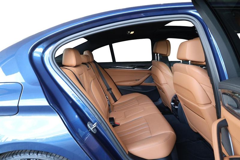 BMW Řada 5 M550i xDrive - fotka 6 z 30
