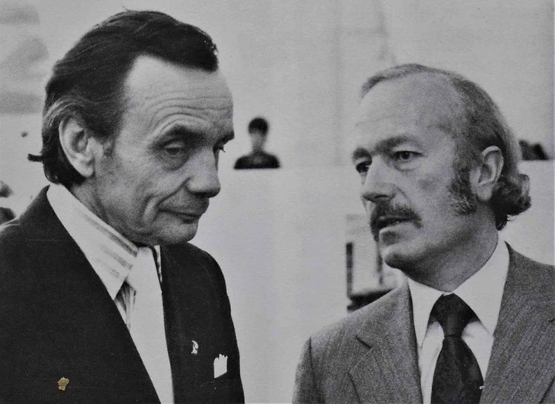 Jaroslav Juhan s dalšími členy závodního týmu Porsche. Je na snímku čtvrtý zleva.