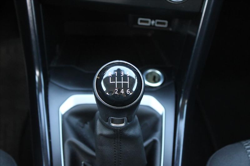 Volkswagen T-Roc 1,6 TDi 85 kW,  servisní kniha - fotka 15 z 27