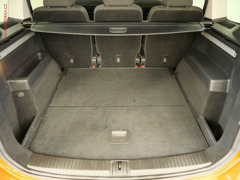 Volkswagen Touran (2016) 1.6TDi, DSG, LED, park.asist - fotka 7 z 22