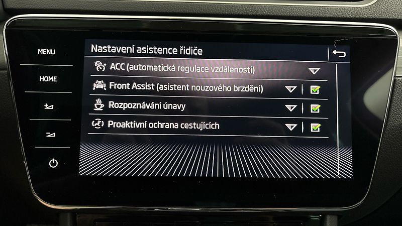 Škoda Superb 2.0 TDI DSG Style Combi - fotka 25 z 28
