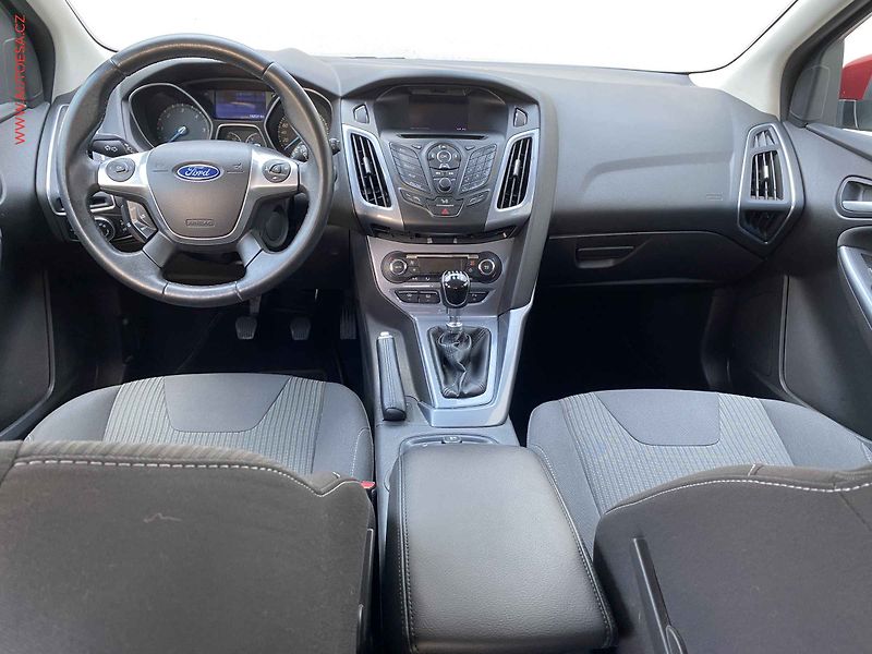 Ford Focus (2014) 2.0 TDCi, Titanium, navi - fotka 8 z 21