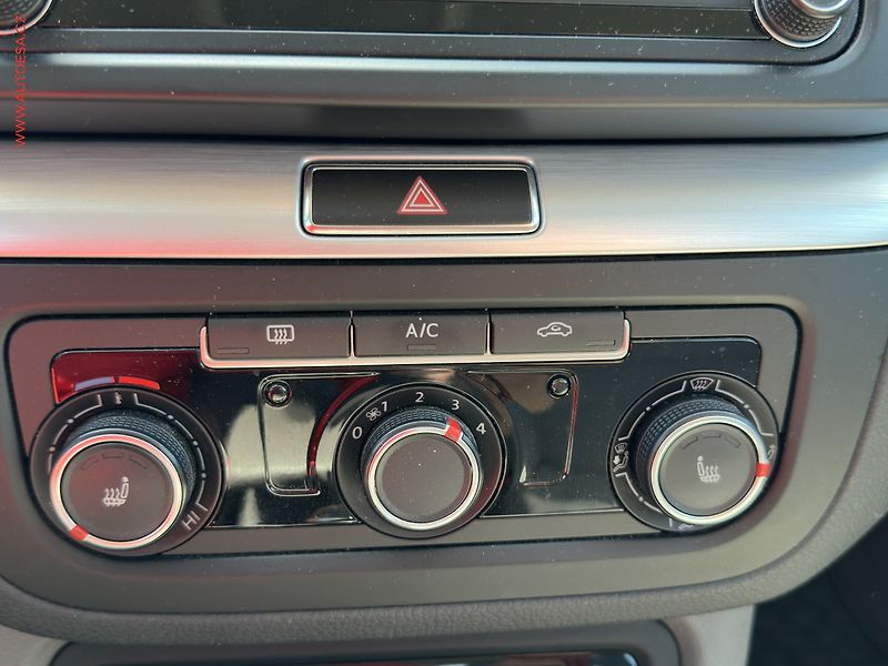 Volkswagen Sharan (2015) 2.0 TDi, AC, výhřev sed - fotka 14 z 19