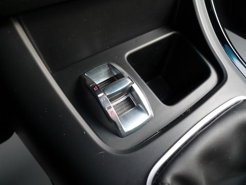 Alfa Romeo Giulietta 1,4 TB 125kW Navi Panorama - fotka 33 z 39