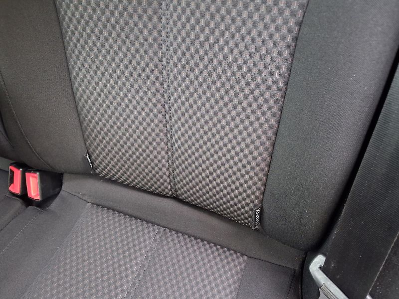Volkswagen Passat (2011) 1,4TSi NAVI VYHŘ.SED, 2x KOLA - fotka 15 z 38