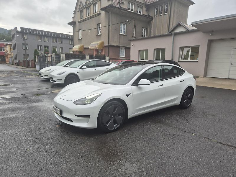 Tesla Model 3 STANDART RANGE 208kw SOH 93,6% - fotka 2 z 47