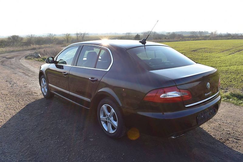 Škoda Superb 2,0 TDI SERVIS STK NOVÉ DSG! - fotka 6 z 19