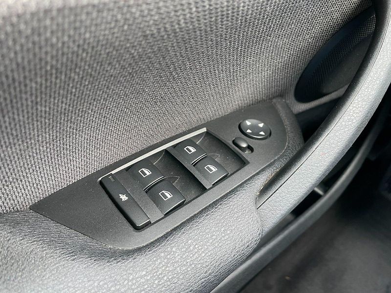 BMW X1 (2011) xDrive 2.0D 130kW 4x4 ČR Bixen - fotka 21 z 28