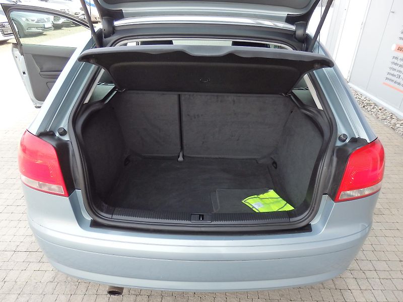 Audi A3 1.6i ZÁLOHOVÁNO - fotka 7 z 14
