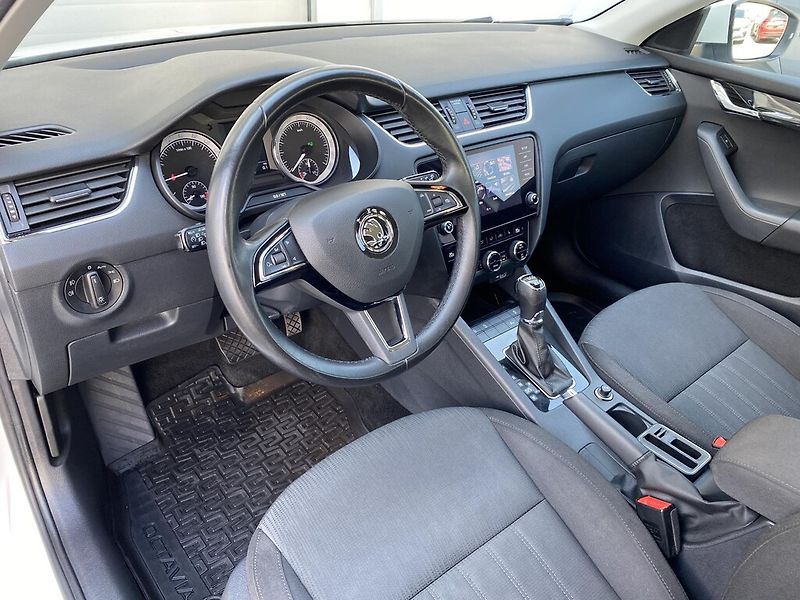 Škoda Octavia Combi 2,0 TDI 135 kW Style DSG - fotka 7 z 25