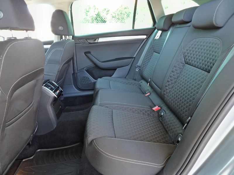 Škoda Superb 2.0TDI Style Serviska Tažné We - fotka 28 z 39