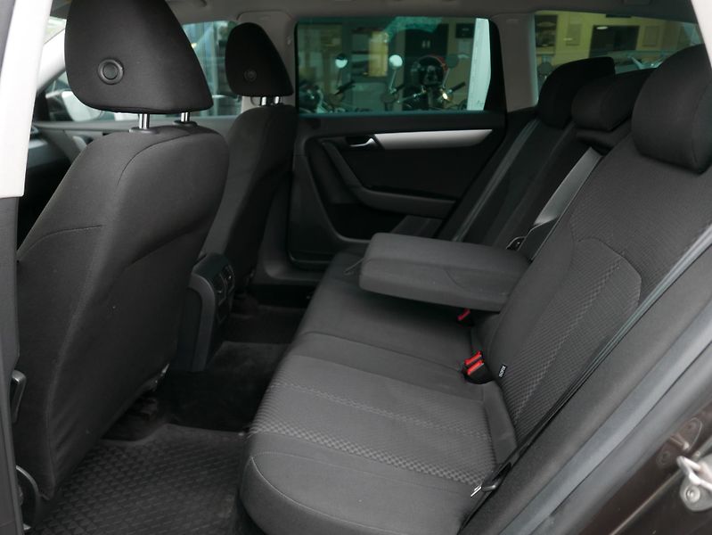 Volkswagen Passat 1,6 TDI 77kW Kombi - fotka 19 z 38