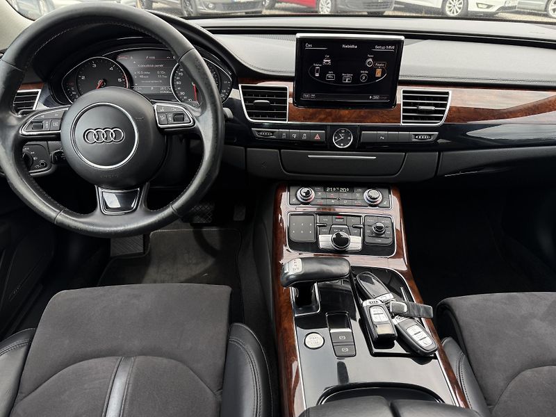 Audi A8 V8 4.2TDi Quattro BOSE LED - fotka 11 z 23