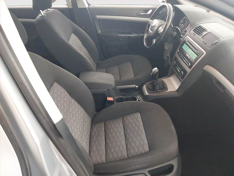 Škoda Octavia (2013) Ambition 2.0 TDI, ČR,1.maj - fotka 9 z 17